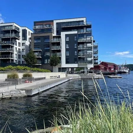 Stilfull Bolig Med 4 Soverom - Naer Sentrum Med Parkering 아파트 *