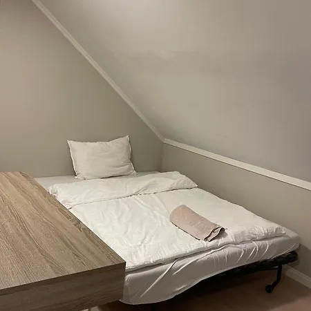 Stilfull Bolig Med 4 Soverom - Naer Sentrum Med Parkering 아파트 *