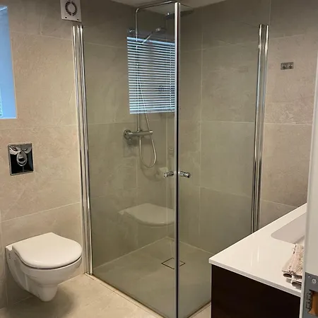 Apartamento Stilfull Bolig Med 4 Soverom - Naer Sentrum Med Parkering