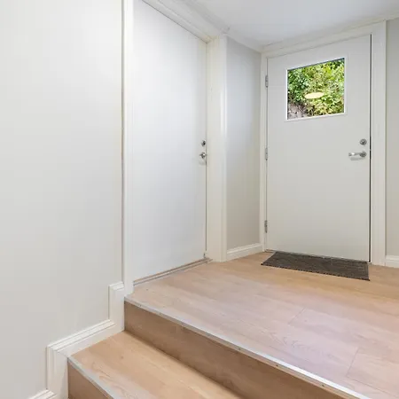 Stilfull Bolig Med 4 Soverom - Naer Sentrum Med Parkering * 아렌달