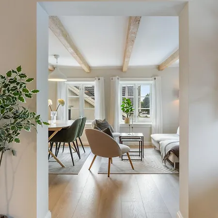 Stilfull Bolig Med 4 Soverom - Naer Sentrum Med Parkering *