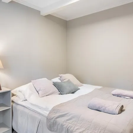 Stilfull Bolig Med 4 Soverom - Naer Sentrum Med Parkering 아파트 *