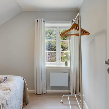 Stilfull Bolig Med 4 Soverom - Naer Sentrum Med Parkering 아파트