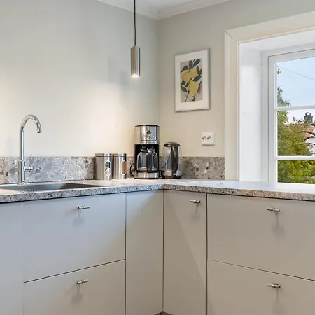Stilfull Bolig Med 4 Soverom - Naer Sentrum Med Parkering 아파트 *