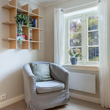 Stilfull Bolig Med 4 Soverom - Naer Sentrum Med Parkering 아렌달