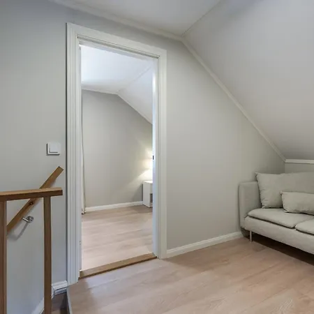 Stilfull Bolig Med 4 Soverom - Naer Sentrum Med Parkering 아파트