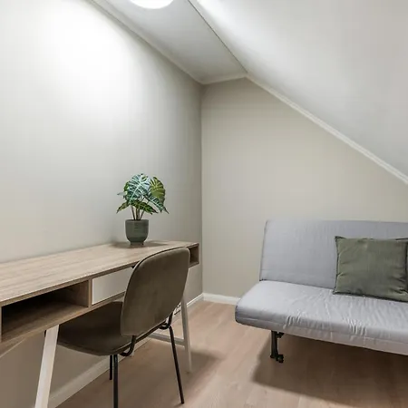Stilfull Bolig Med 4 Soverom - Naer Sentrum Med Parkering 아파트 *