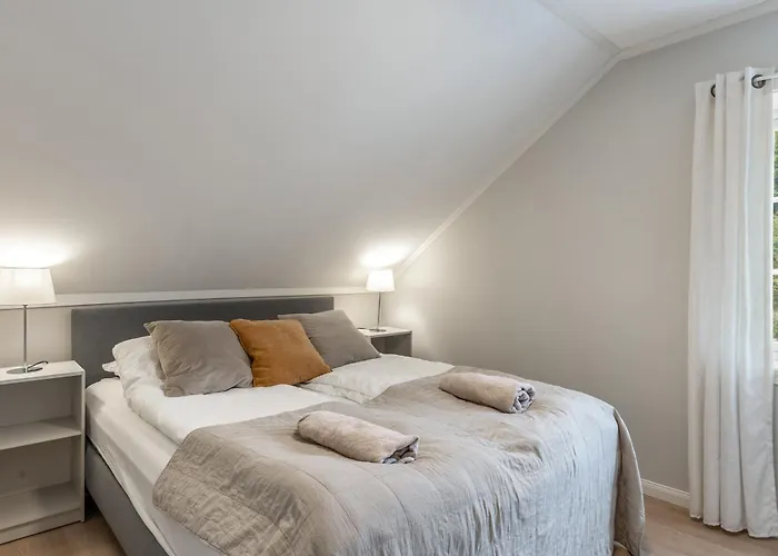 Stilfull Bolig Med 4 Soverom - Naer Sentrum Med Parkering *