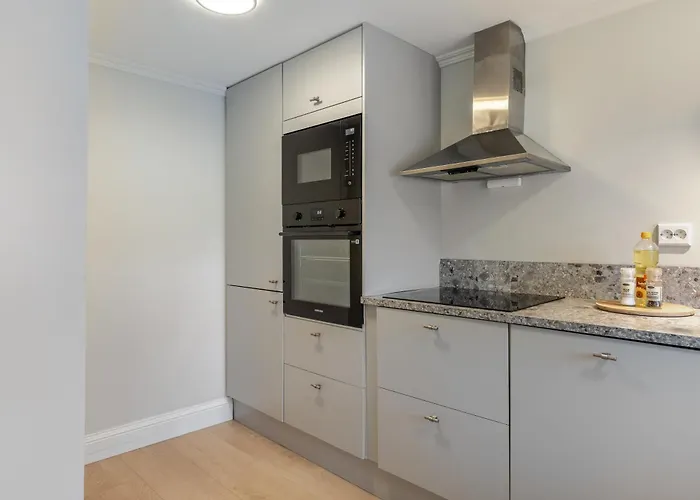 Apartamento Stilfull Bolig Med 4 Soverom - Naer Sentrum Med Parkering *