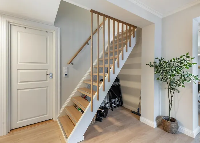 Stilfull Bolig Med 4 Soverom - Naer Sentrum Med Parkering Apartamento *