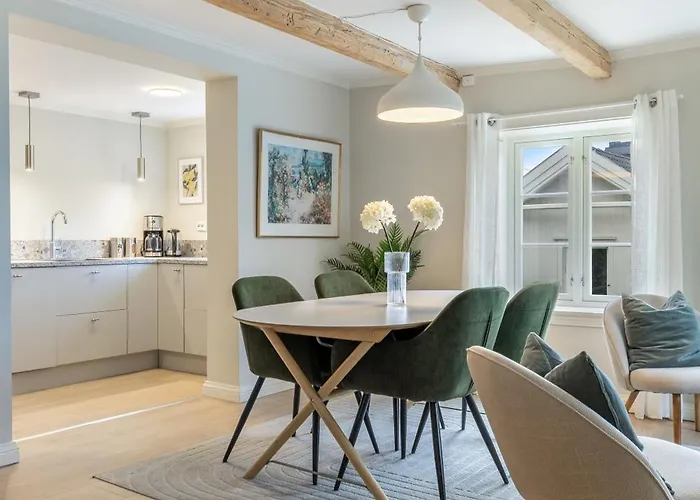 Apartamento Stilfull Bolig Med 4 Soverom - Naer Sentrum Med Parkering *