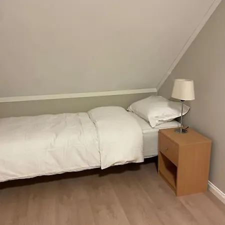 Stilfull Bolig Med 4 Soverom - Naer Sentrum Med Parkering * Arendal