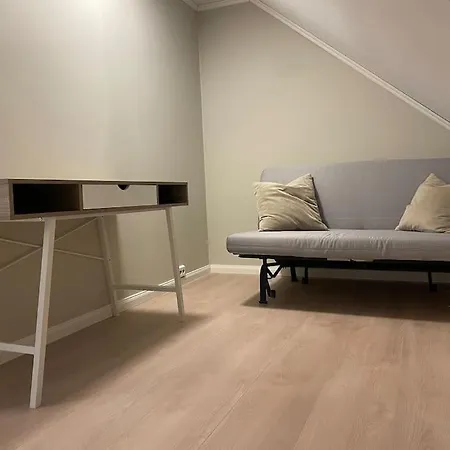 Stilfull Bolig Med 4 Soverom - Naer Sentrum Med Parkering * Arendal