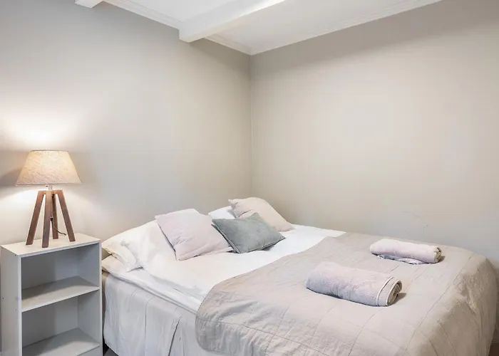 Stilfull Bolig Med 4 Soverom - Naer Sentrum Med Parkering דירה *