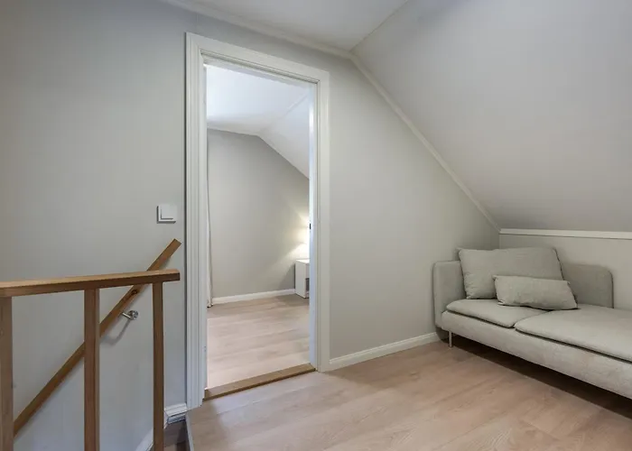 Stilfull Bolig Med 4 Soverom - Naer Sentrum Med Parkering דירה